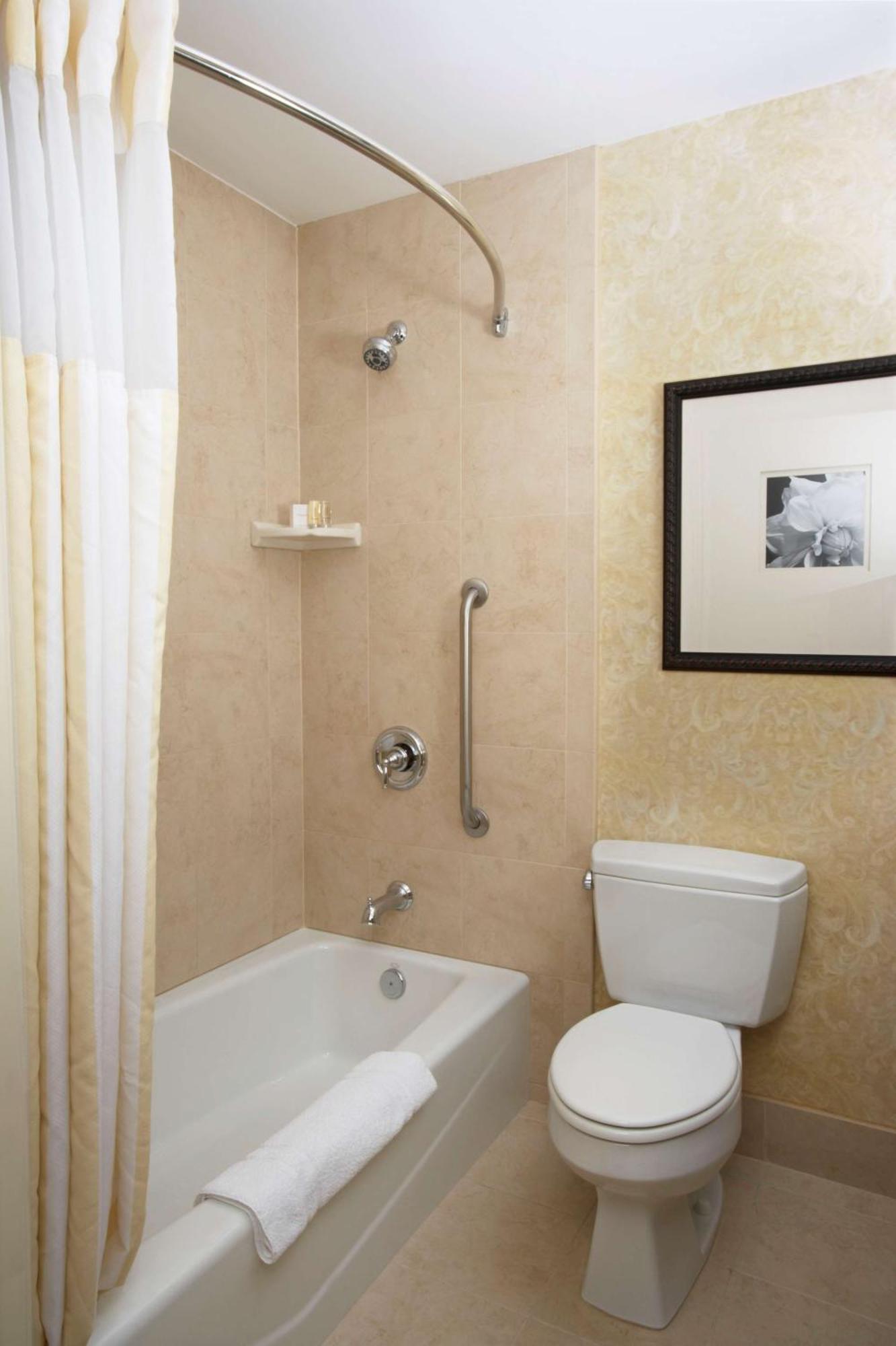 Hilton Garden Lancaster 3*