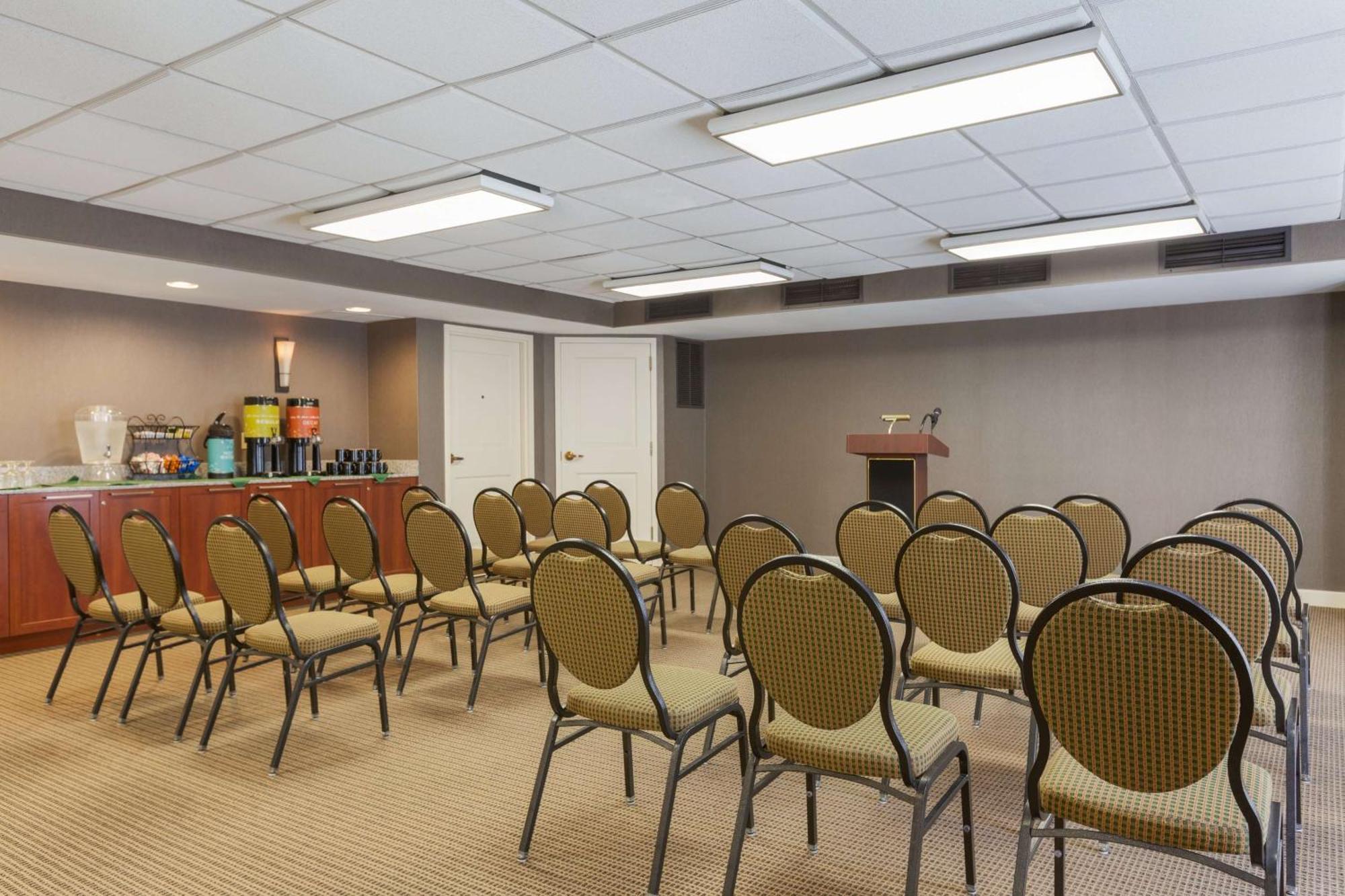 Hilton Garden Lancaster Hotel 3*